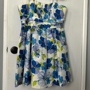 David’s Bridal Strapless Short Blue floral dress (straps included) - size 16